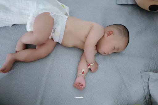 汕头三个月宝宝抬头不稳